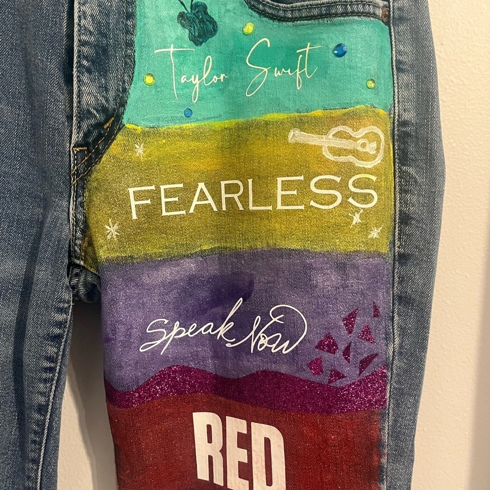 Hand-Painted Levi’s: Taylor Swift Album Tribute Jeans size 13 - Picture 6 of 10